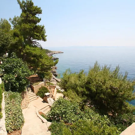 Plavac Mali-3 By Interhome