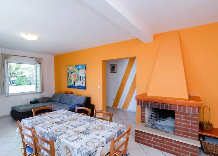 Plavac Mali-3 By Interhome