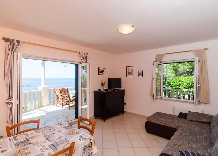 Plavac Mali-3 By Interhome