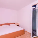 Apartman Plavac Mali-3 By Interhome