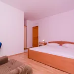 Apartman Plavac Mali-3 By Interhome *