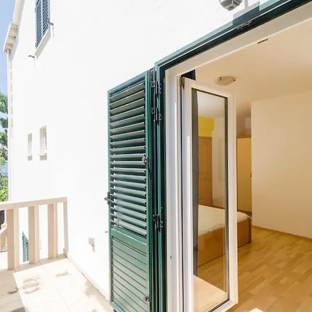 Plavac Mali-3 By Interhome