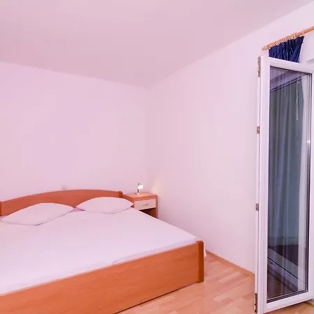 Apartman Plavac Mali-3 By Interhome