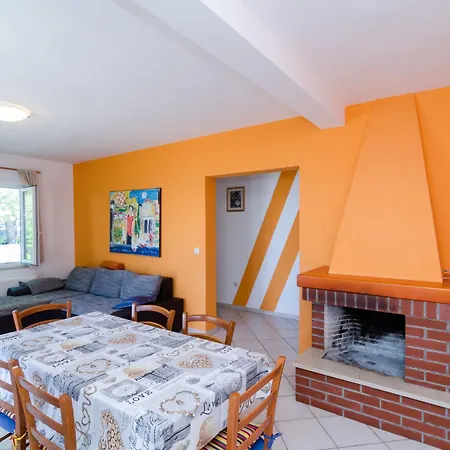 Plavac Mali-3 By Interhome