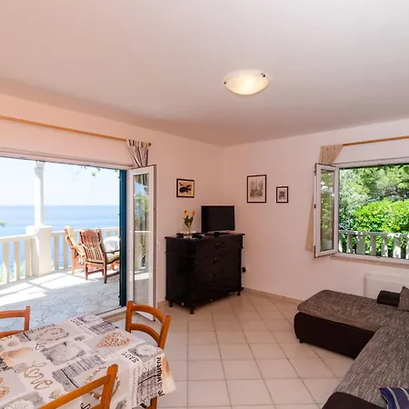 Plavac Mali-3 By Interhome