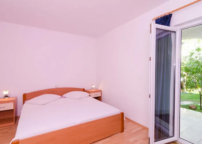 Apartman Plavac Mali-3 By Interhome